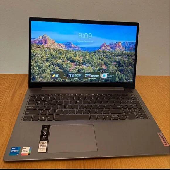 Lenovo Laptop IdeaPad 3 15ITL6 82H801DQUS Intel
Core i5 Touchscreen Windows 11 - Picture 2 of 10